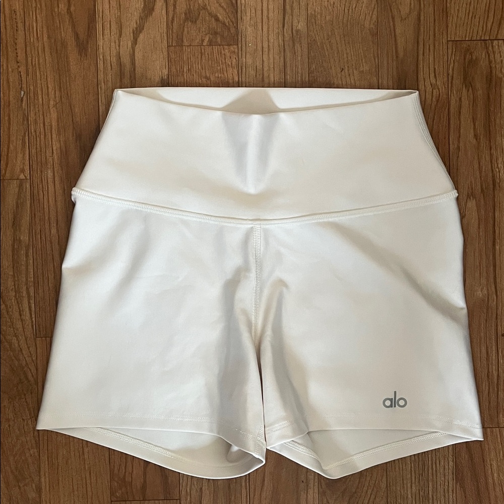 ALO Yoga Cream Shorts